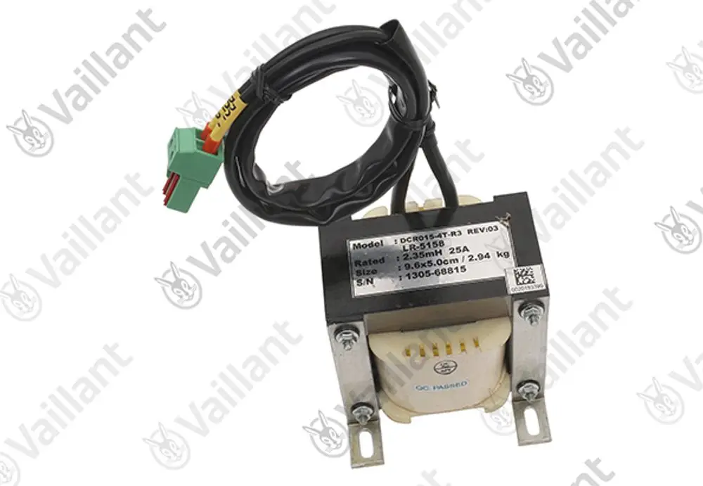 Vaillant Transformator mit Kabel und Stecker, zur Verwendung in elektrischen Anwendungen. Sichtbare Modell- und Leistungsangaben auf der Seite.
